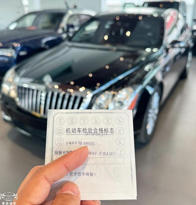 万达总部停车场，偶遇“王健林”的奥迪A8和埃尔法停一起