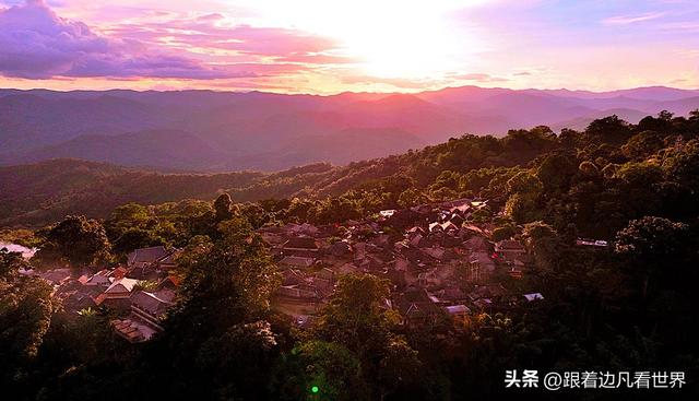 《西双版纳 澜沧行》景迈山翁基古寨晚照：布朗山与夕阳共醉
