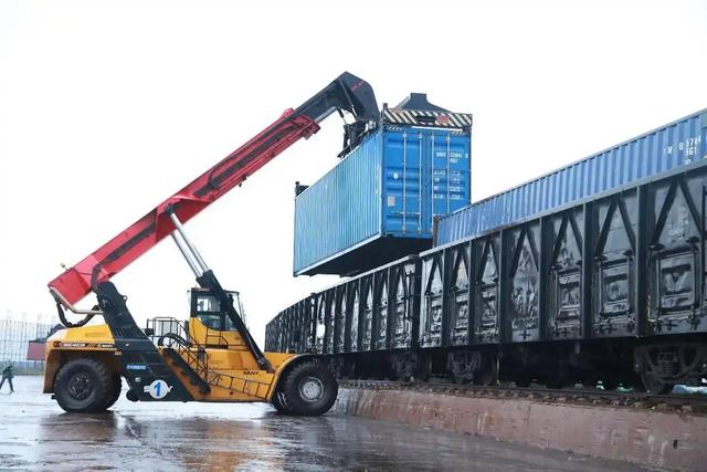 现代化的另一种答案,中巴合作的人文与经济双驱动