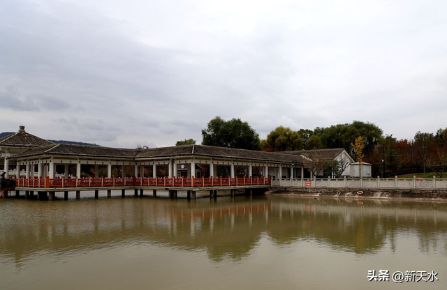 清水：初冬初临秋韵在湖光山色惹人醉