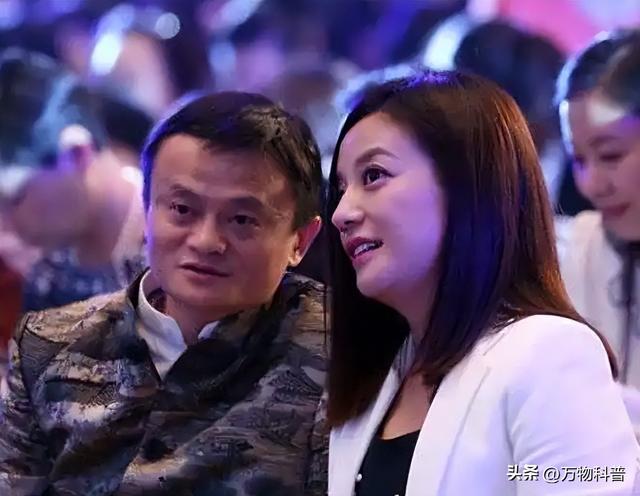 “封杀”4年后，49岁赵薇财力现状被扒，结果估计和你想得不一样