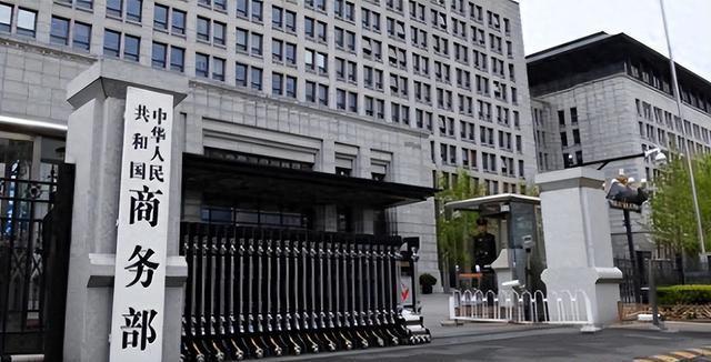 中美对决，首个冤大头自投罗网，中国杀鸡儆猴，3个危险信号曝光