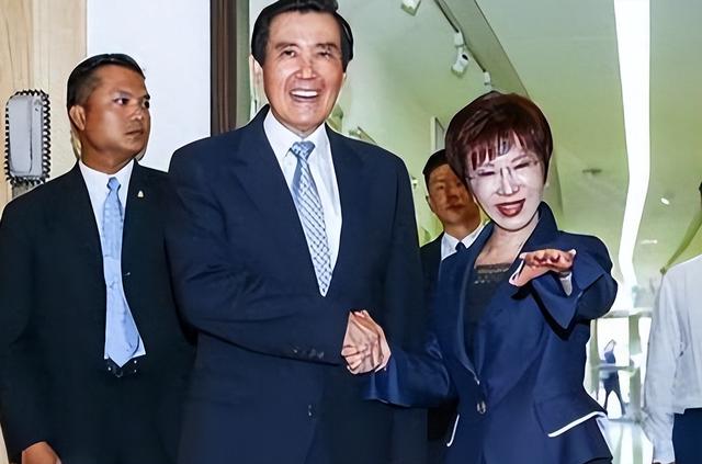 我国台办发出重大信号后，民进党急了，给马英九和洪秀柱发出威胁