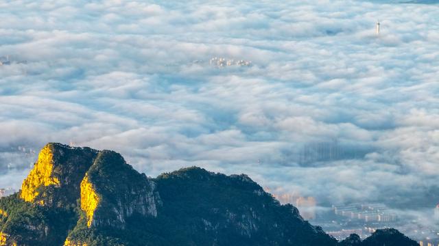 泰山云海之上的天地交响