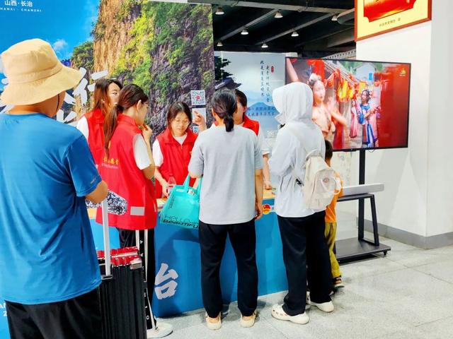 推动文旅深度融合 | 团市委组织开展志愿服务行动温暖八方游客