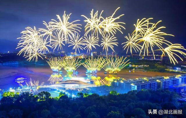 回看第十六届中国长江三峡国际旅游节开幕式上的精彩瞬间