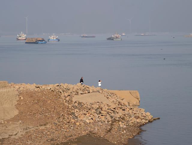 中流砥柱锁吴楚：登小孤山览六朝帝王文采风流