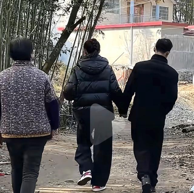 河南23岁智力残疾女孩出嫁，新郎30岁，彩礼9万9，丈母娘满意女婿