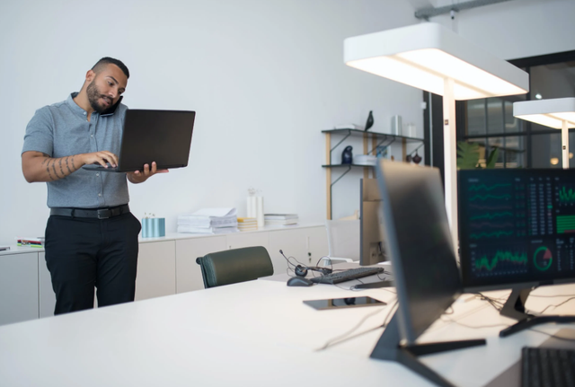 就业解析：工作38年的火车司机揭秘退休金和过往经历，职业分析