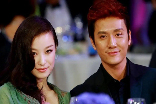 37岁倪妮晒照过圣诞，一细节暴露真实现状，难怪当初看不上冯绍峰