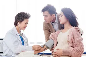 62岁大爷每天爬20层楼梯，半年后检查，医生惊讶：怎么这样做？图片