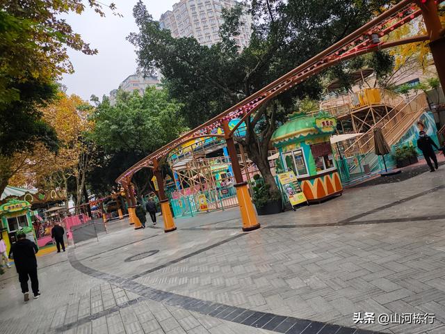 终究是一碗小谭豆花，收留了我失落在人民公园的童年