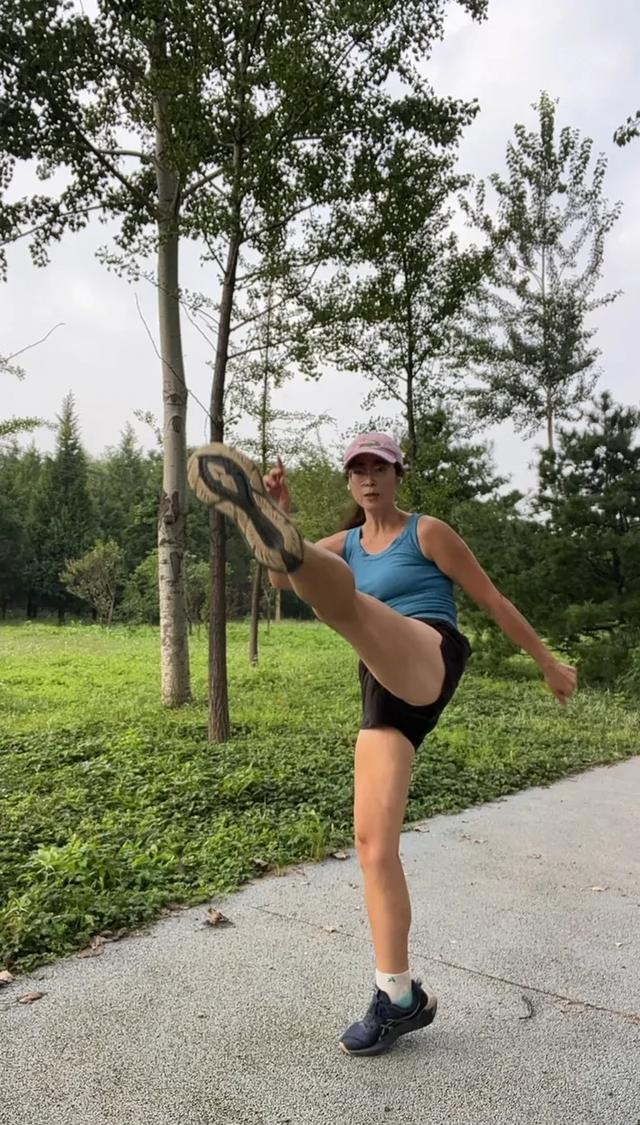 夏天减肥告一段落了，穿个Bikini记录一下，群友泳友都有进步提高