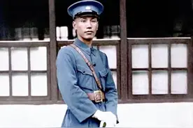1923年蒋介石访苏：要3样东西，为何苏联都拒绝，给了黄埔军校？图片