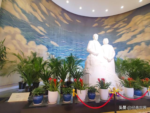 瞻仰周邓纪念馆