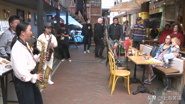 田子坊来了一群吹萨克斯的年轻人！