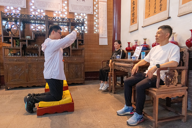 洪洞大槐树景区暑期“孝德敬茶”活动
