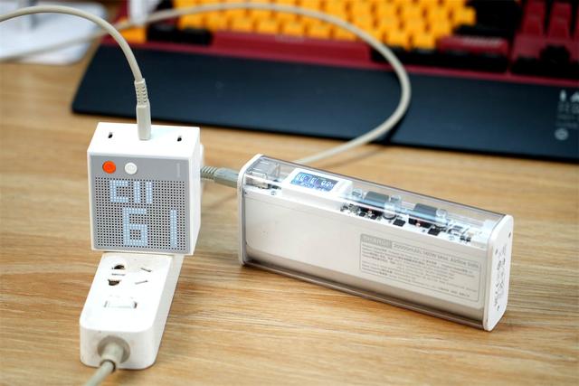 140W 狂飙输出！闪极点阵屏充电器开启充电新速度