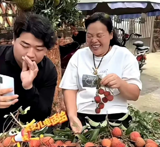 演都不演了！全红婵爸爸用冠军名号赚钱	，评论区恶心的一幕出现了