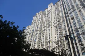 可惜！厦门市一套湖景房686万起第二次拍卖，两人报名竞拍还流拍图片