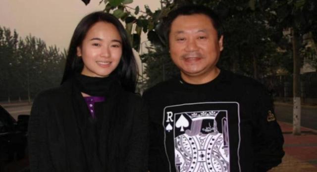 原来她是范伟老婆，难怪丈夫能上9次春晚，真是一个贤妻旺三代