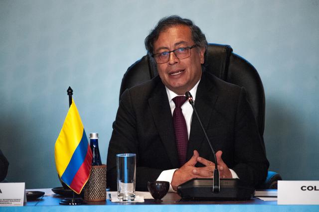 总统沉迷发推不管民生！称灾难是上天恩赐，特朗普出手，位置不保