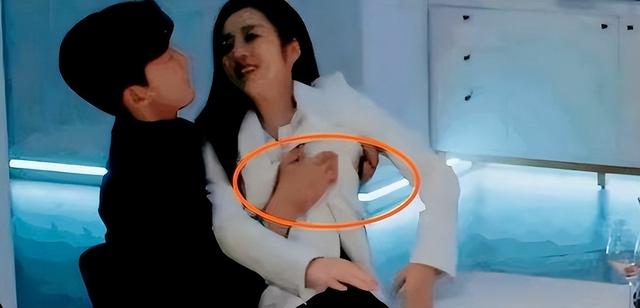 陪玩陪睡只是冰山一角，认干爹，舔手指，拜高踩低，实在荒唐！