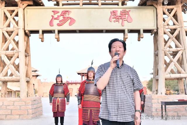 新疆“东天山来的骆驼队”参加盛大的入关欢迎仪式