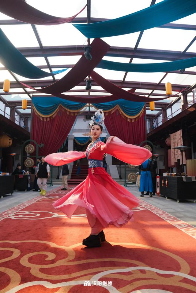 在汉阳高空看江,与大桥同框,知音殿最美机位来了!