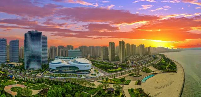 山海连城，暖心迎新！金普打卡点浪漫出圈