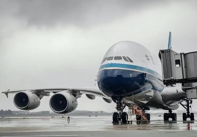 国内的A380为何运营不下去？虽然乘客喜欢，但航空公司看见就害怕