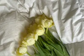 旅行时和暧昧的男生亲了，可还没确定关系怎么办？图片