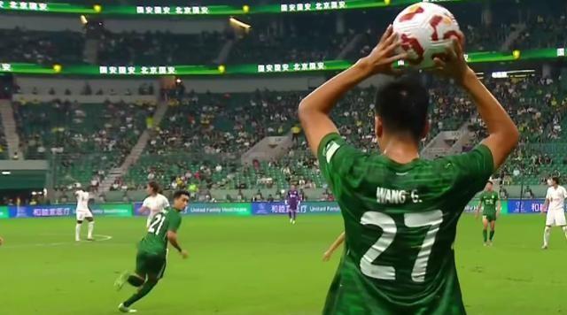 4-2！北京国安险胜大连英博，2分钟丢2球，大连队输在了外援身上