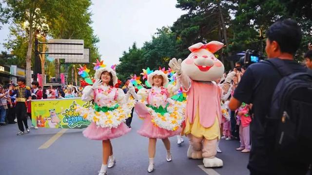 339.6万人点赞“向新”，文化与烟火点亮城市夜晚
