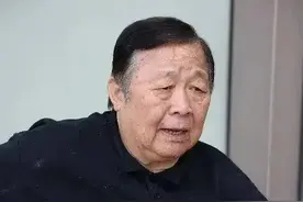 76岁老戏骨生活凄惨，住养老院月领 1万5救济金，坐轮椅穿尿不湿图片