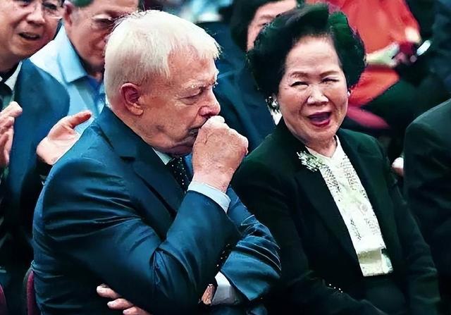 一步错步步错！弟弟自杀，女儿病亡，香港"大佬"陈方安生晚景凄凉