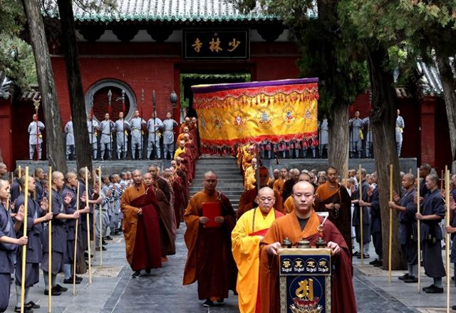 李湘不再隐瞒！公开与释永信真实关系，亲密照真相终于水落石出！