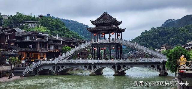 凤凰古城简介