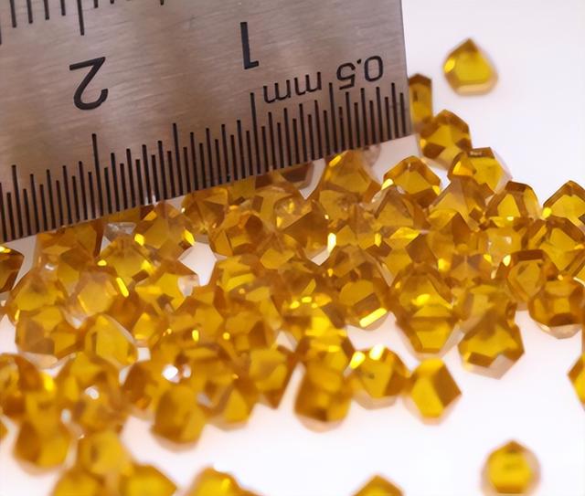 中国还有底牌？比稀土更狠的中国底牌，卡住美科技命门！