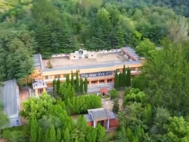 上过人民日报，是全国学习的榜样，最早的宫殿式学校，现在怎样了