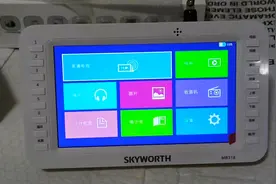 插上天线搜出十几个频道，这款国产小电视，7英寸大屏随心看节目图片