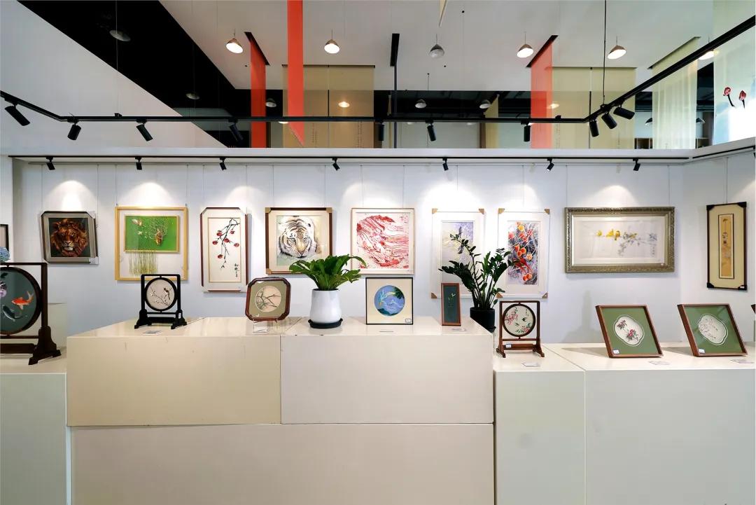 从课堂到潮品!郫都区非遗蜀绣破圈记→插图7 从课堂到潮品!郫都区非遗蜀绣破圈记→插图7