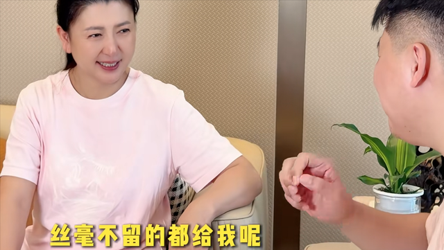 钱再多有什么用？53岁千万身家的闫学晶	，每天为32岁儿子操碎了心