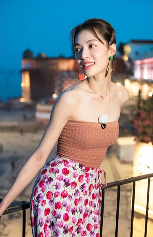 央视中秋晚会落幕:4人零差评,3人翻红,2人升咖,只有她被骂惨