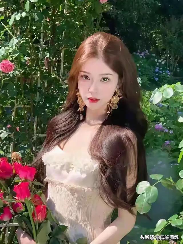 河北邯郸一校花仙姿玉色，堪称上帝吻过的容颜，美得让人移不开眼