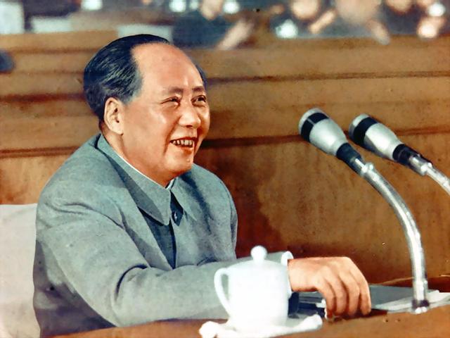 1975年蒋介石去世，消息传到大陆后，毛主席说了三个字，众人皆惊