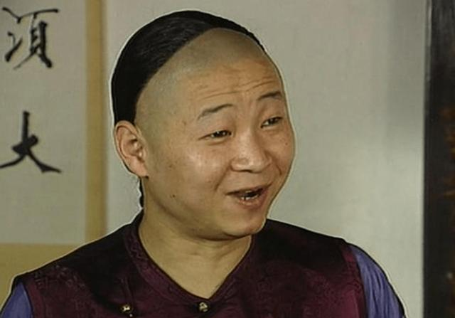 千古妙联	，乾隆出上联：鼠无大小皆称老，太监对出下联免除了死罪