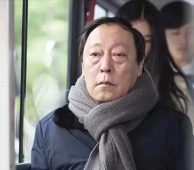 曝34岁知名演员已被枪毙！中国娱乐圈首例，倪大红、李雪健被牵连