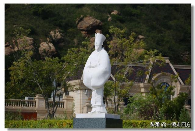 在大连陵水湾打造出的“海纳百川”国际雕塑景观带