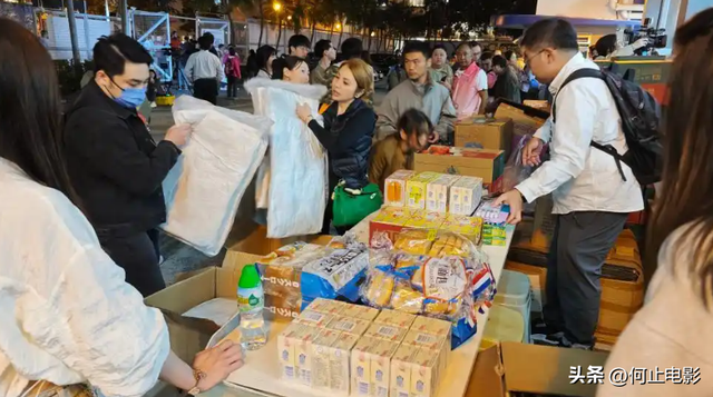 一场香港大火	，让大家看清了38岁刘亦菲的"真面目"，赵立坚说对了